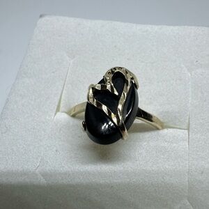 Vintage 10k Yellow Gold Ring Oval Black Onyx Diamond Cut Heart Size 6.5